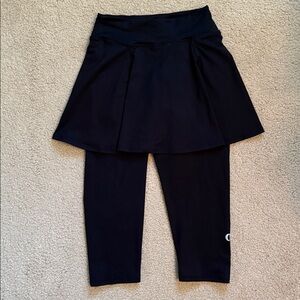 Dona Jo Women's Black Skirted capris